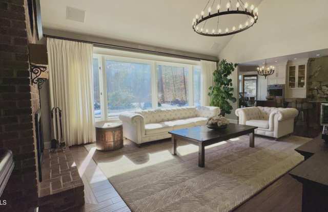 9 Oak Brook Boulevard Gallery 4