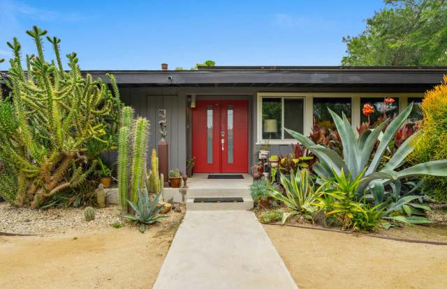 13557 Kittridge St Gallery 2