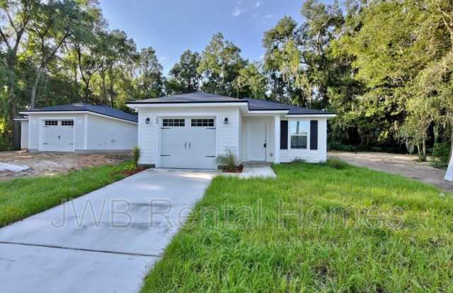 704 56th St E photos photos