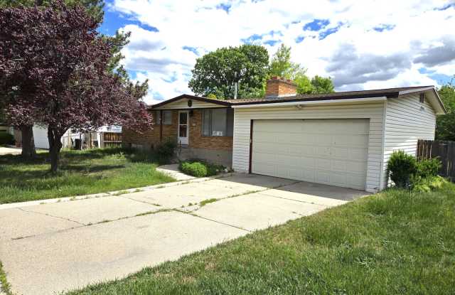 4575 Balsam Ave photos photos