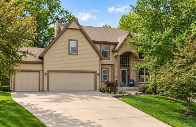 Beautiful 5 Bedroom 4.5 Bathroom Olathe Home with Finished Basement, 3-Car Garage & Flexible Furnished or Unfurnished Living Options Gallery 1