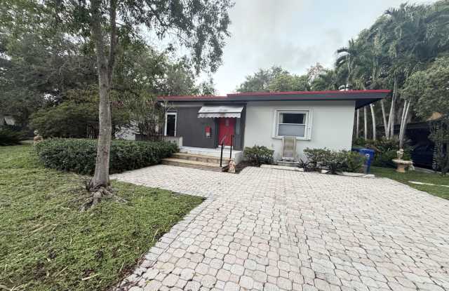 1413 SW 8th Ct Gallery 1