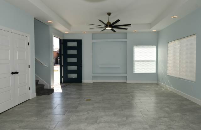 9905 Taj Mahal Street - A Gallery 3