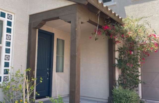 4 BEDROOM HOME IN GATED VILLAS AT TRELLIS IN PHOENIX Gallery 1