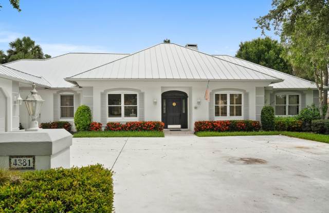 4381 SW Parkgate Boulevard Gallery 3
