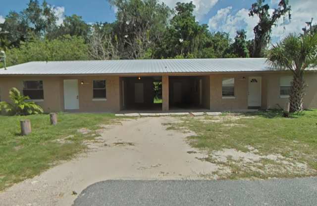 Beautiful 2/1 Duplex - Convenient Location photos photos