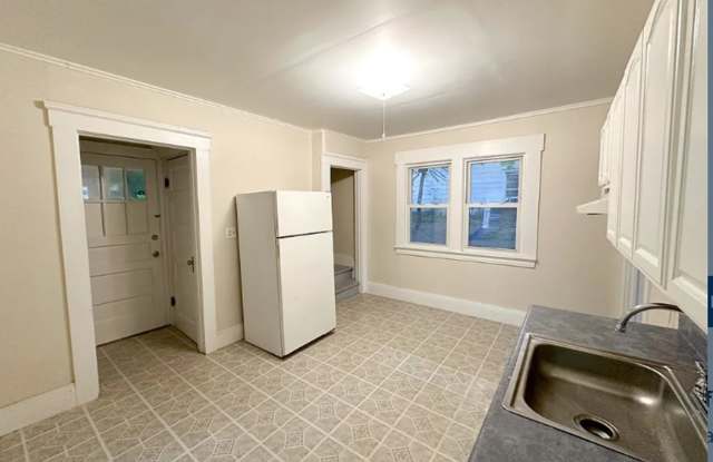 Beautiful 3 bedroom house! Great location - 310 Shuart Avenue, Syracuse, NY 13203