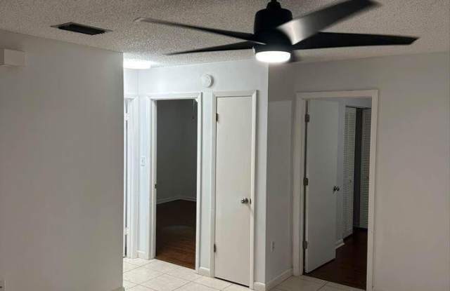 5528 Avocado Boulevard Gallery 4