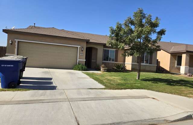 4 BR 2 BA Availble Nov 18th - 1304 Manor Avenue, Hanford, CA 93230