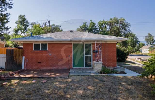 Charming 2 bed 1 bath duplex in downtown Colorado Springs photos photos Charming 2 bed 1 bath duplex in downtown Colorado Springs photos photos