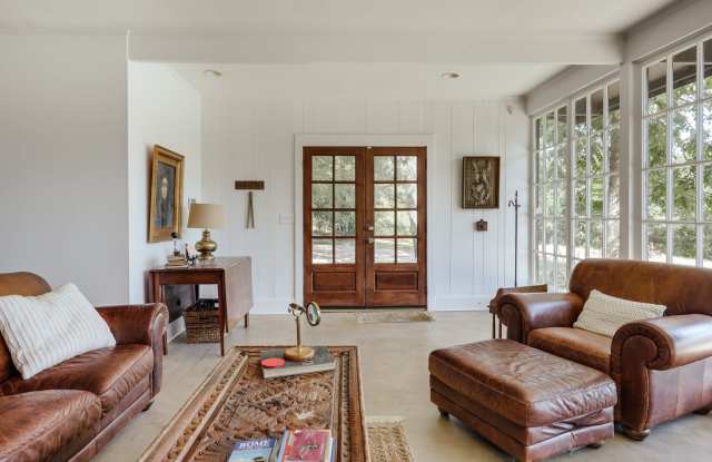 190 Lakewood Drive - Available NOW! Gallery 4
