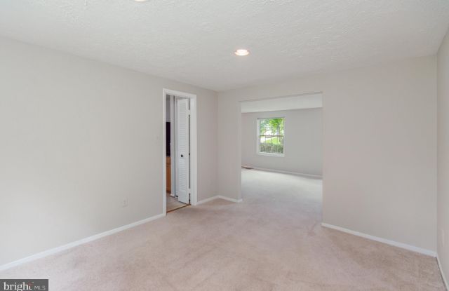 5713 HEMING Avenue Gallery 4