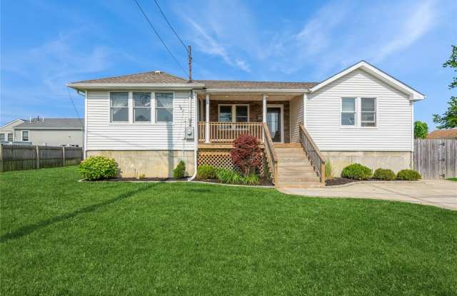 2594 Riverside Avenue photos photos