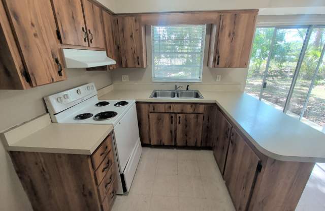 2352 S Sandburg Pt Gallery 2