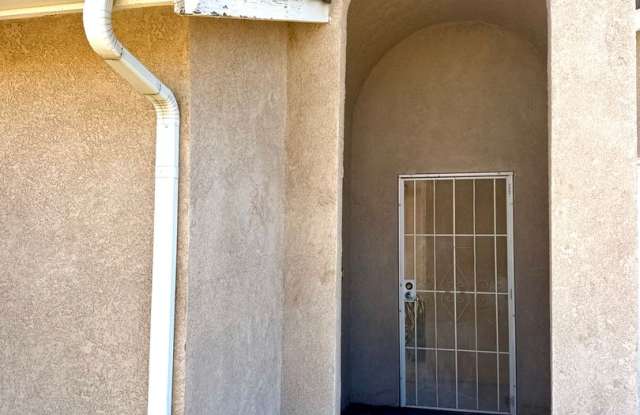 3 Bedroom 3 Bath Home with Guest Quarters Gallery 4