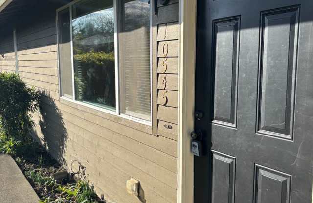 Located in a Desirable Area in Wilsonville 2 Bedroom Unit in a 4 Plex photos photos
