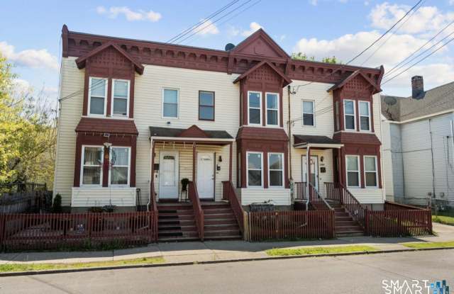 704 Maple Street Gallery 3