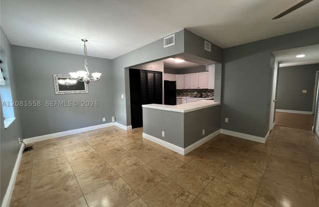 1854 SW 81st Ter Gallery 2