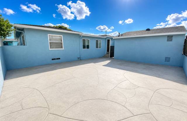 LARGE 4 Bedroom Home on Mesita! (Enclosed Back Yard!!) photos photos LARGE 4 Bedroom Home on Mesita! (Enclosed Back Yard!!) photos photos