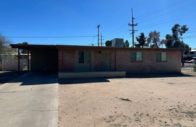 4 Bed/2 Bath House with Large Backyard on Eastside! photos photos