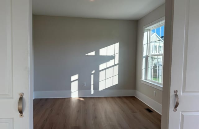 1404 JUSTIN Drive Gallery 4