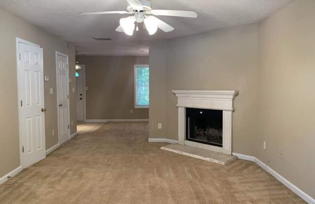 7082 Ravenwood Ln Gallery 4