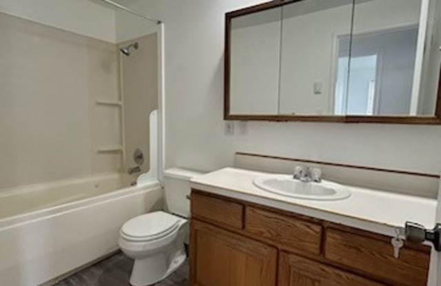 Comfortable 3-Bedroom Home with Fenced Backyard Gallery 3
