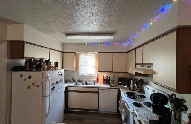 Available August 2027, Monthly Rent $1,580 Gallery 3