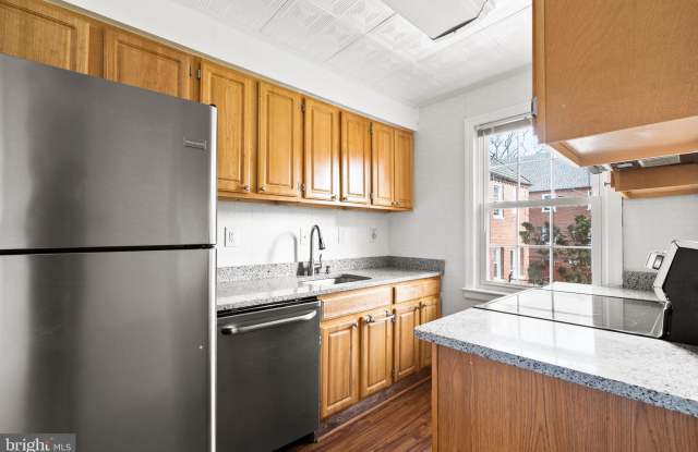 2124 SUITLAND Terrace SE Gallery 4