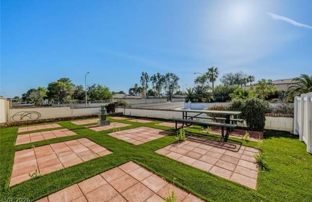 6760 W Oakey Boulevard Gallery 3