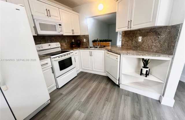 9156 NW 40th St photos photos