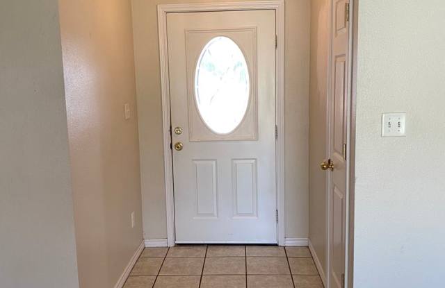 3 Bed 2 Bath - close to city trail Gallery 3