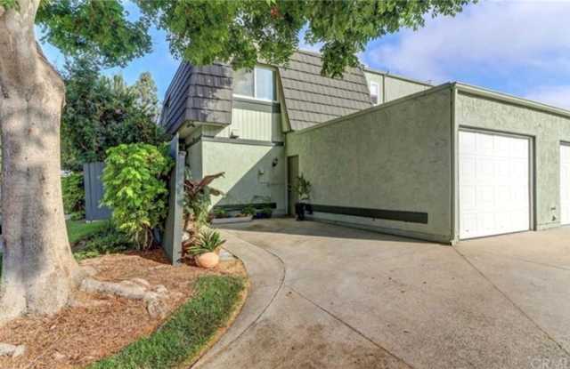 1644 Iowa Street Gallery 2