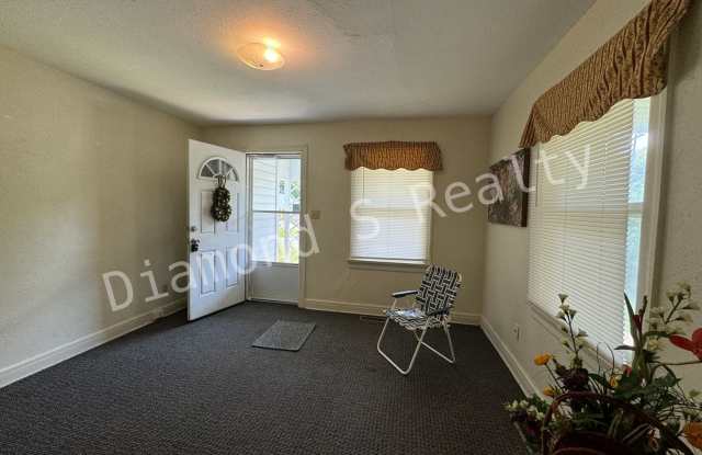 Cute and Clean 2 Bedroom Home Available Now! Gallery 3