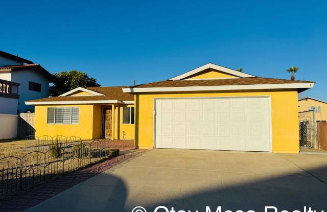 Spacious 3BR Home with Garden Beds  Pet-Friendly Yard – Imperial Beach photos photos