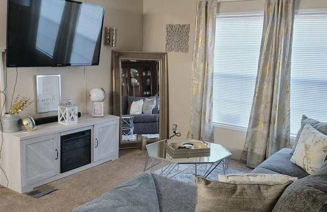 Room in 4 Bedroom Home at Robin Ln photos photos Room in 4 Bedroom Home at Robin Ln photos photos