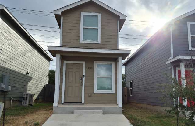 Charming 2-Bedroom 2-Bath Home with Loft and Private Backyard Gallery 1