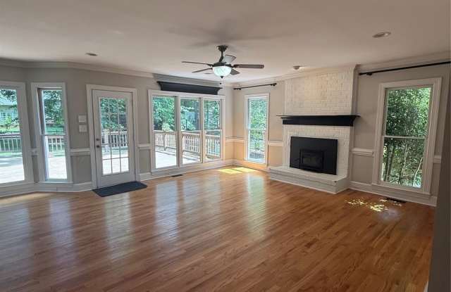 9033 Pennyhill Drive Gallery 4