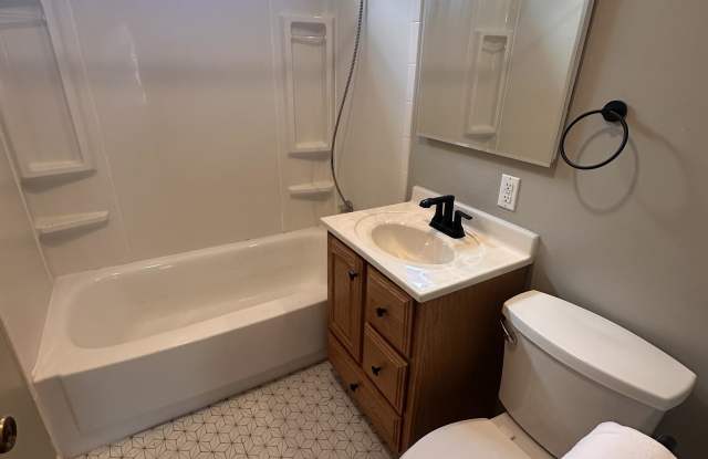 1710 Scenic View Drive - 1710 Scenic View Drive, Dubuque, IA 52001