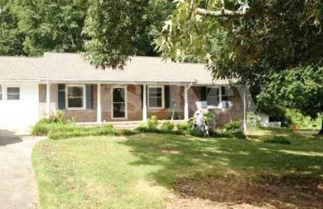 286 West Midland Avenue - 286 West Midland Avenue, Winder, GA 30680
