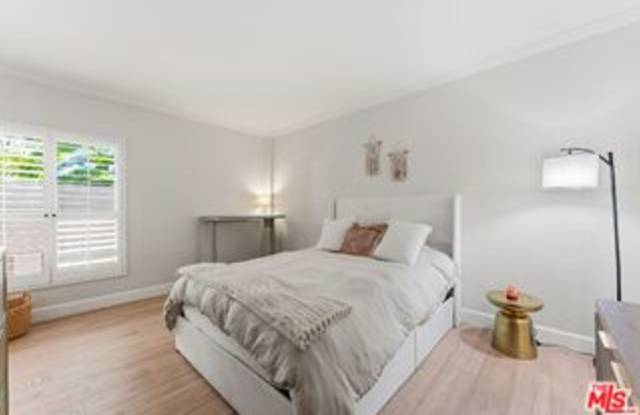 1131 Alta Loma Road - 1131 Alta Loma Road, West Hollywood, CA 90069