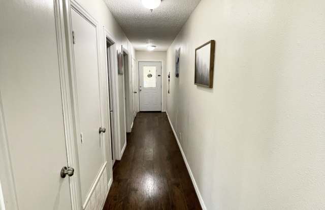 22733 Creekwood Drive Gallery 4