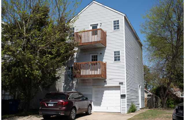1530 West 40th Street photos photos