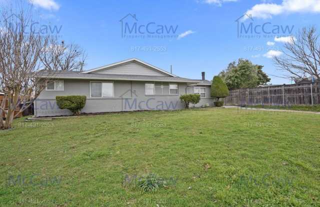 Beautiful 3/2 with Studio in Plano! Gallery 3