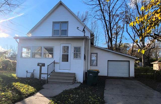 Three Bedroom Home in Battle Creek - 316 Meachem Avenue, Battle Creek, MI 49015