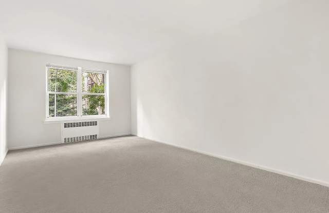 3335 81st St Apt 2B Gallery 2