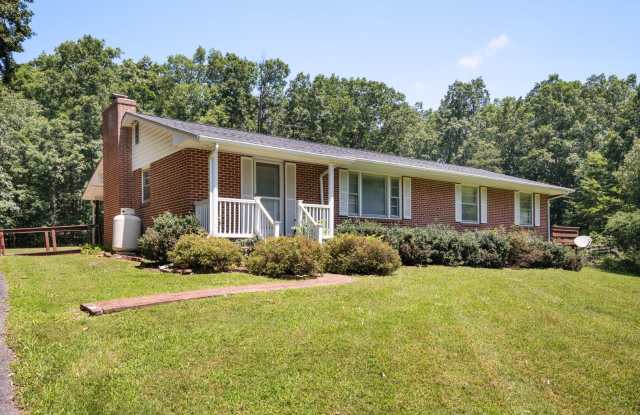 Charming 3 Bedroom Home with Tranquil Setting – Close to Blacksburg  Christiansburg photos photos
