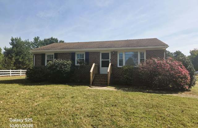 All brick rancher in Chesterfield on huge corner lot. Gallery 3