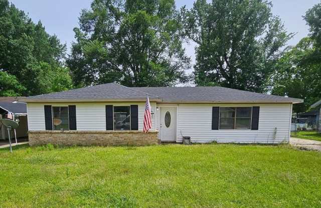 402 LeFoi Lane - 402 Lefoi Lane, Leesville, LA 71446