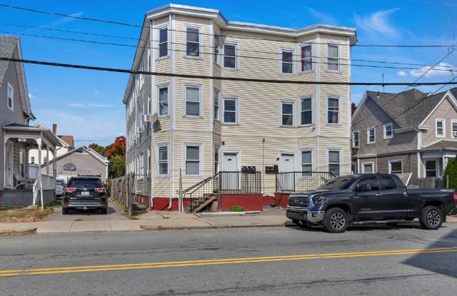 109 Pocasset Ave Gallery 1